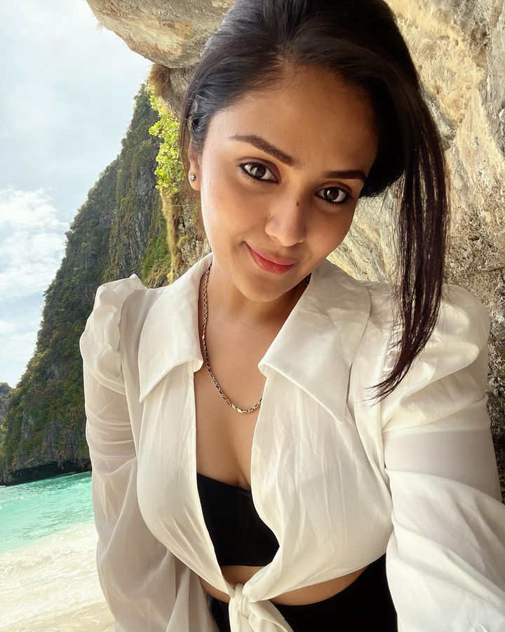 Actress Sreemukhi