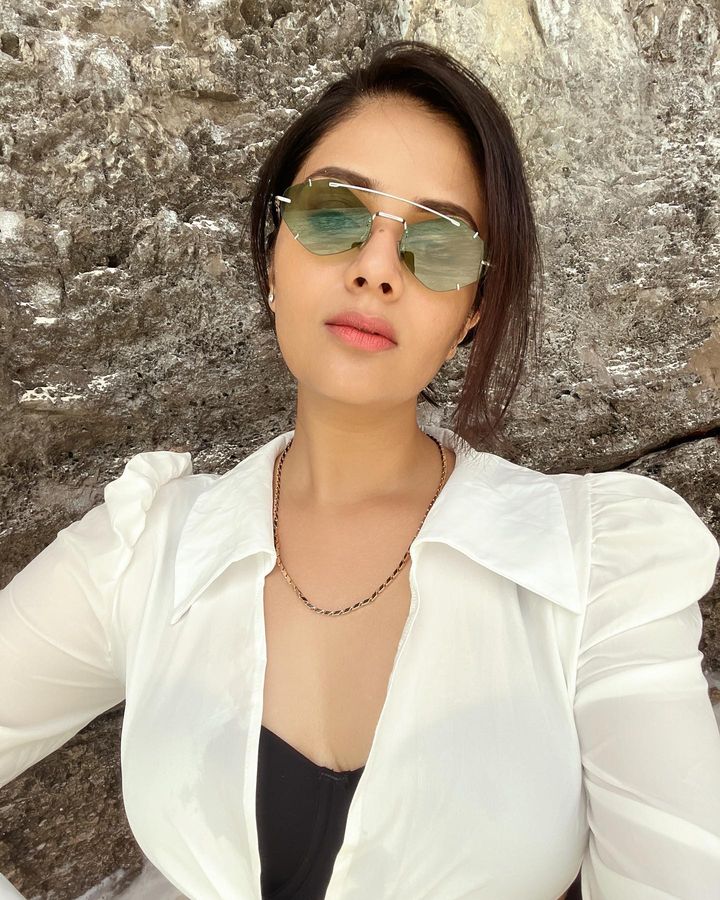 Actress Sreemukhi